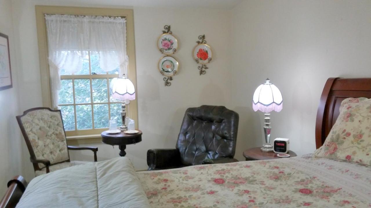 1732 Folke Stone Bed And Breakfast West Chester Exterior foto